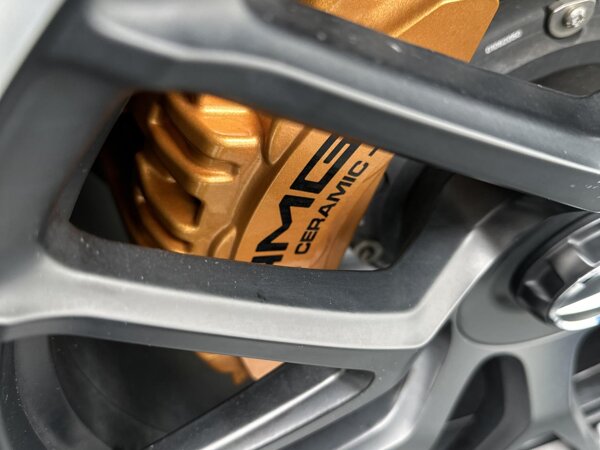 AMG High Performance keramisch composietremsysteem AMG High Performance keramisch composietremsysteem
