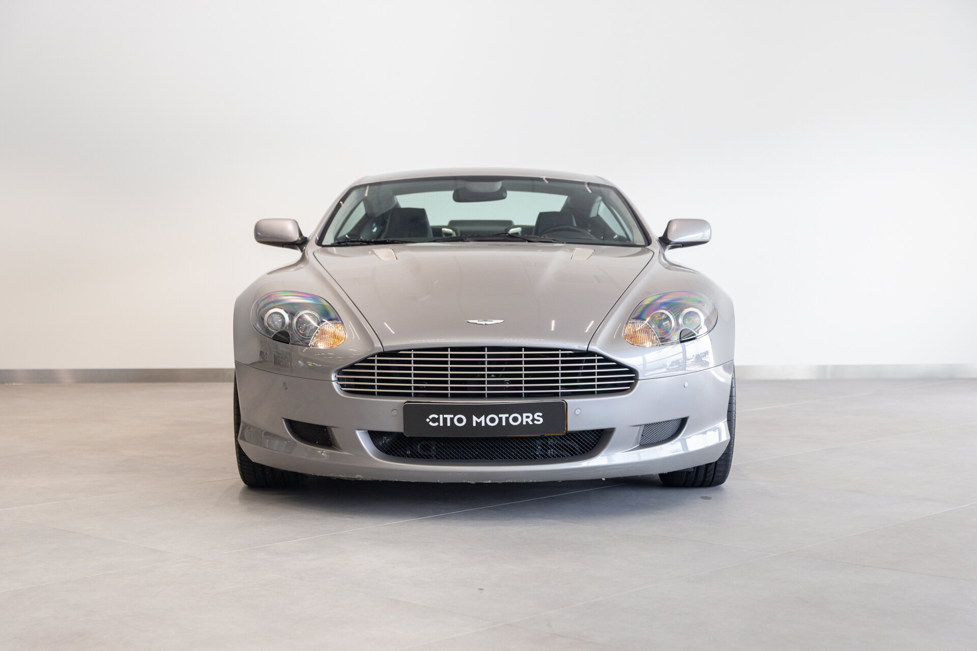 Aston Martin DB9 - foto 2