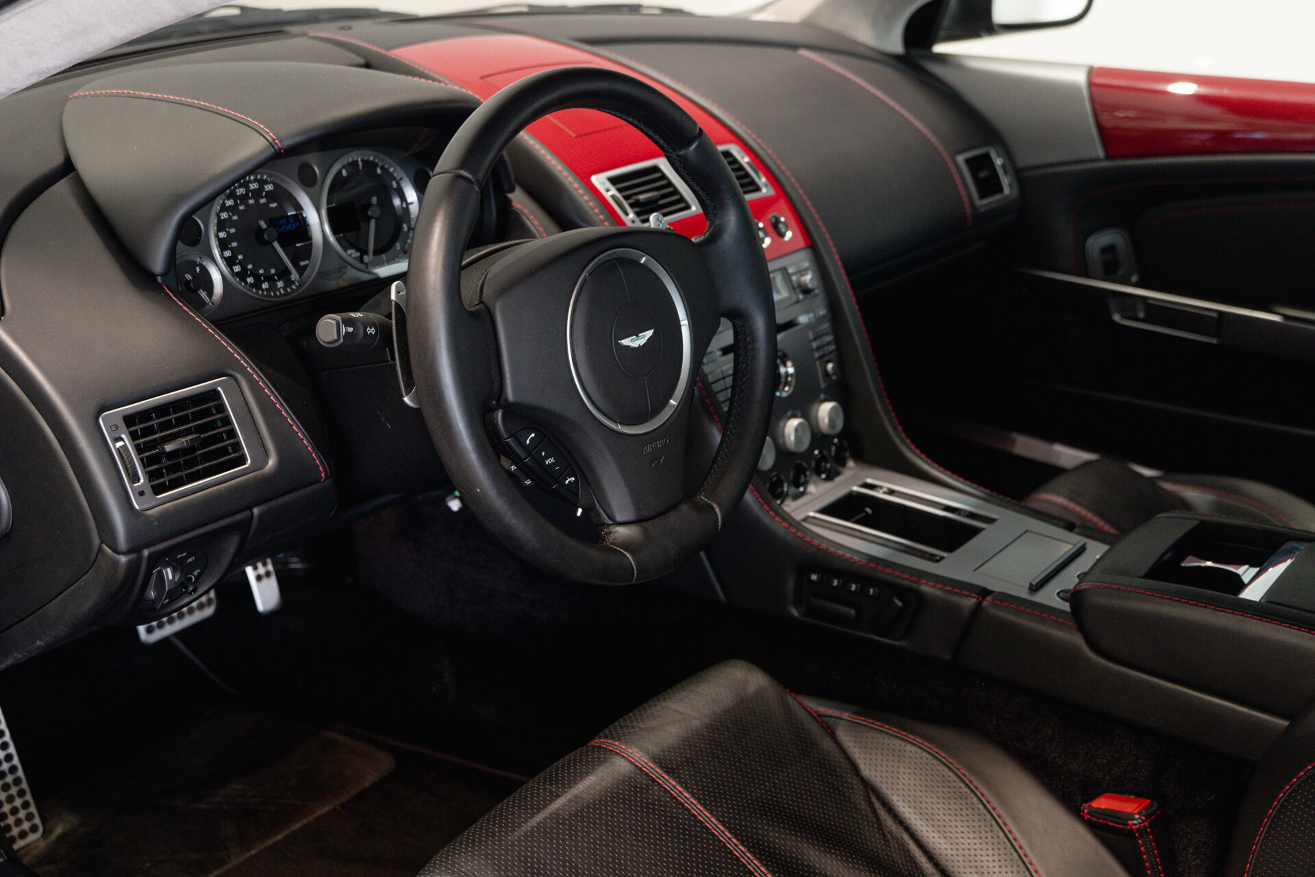 Aston Martin DB9 - foto 3