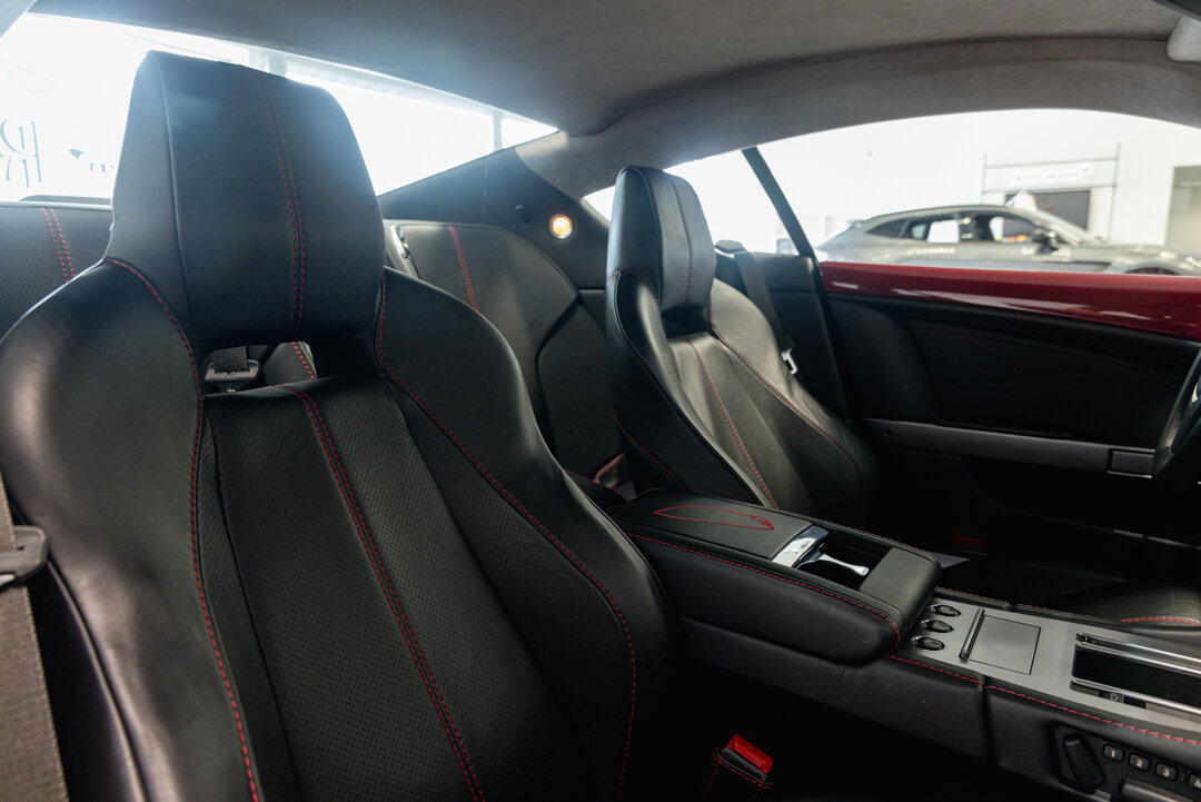 Aston Martin DB9 - foto 4