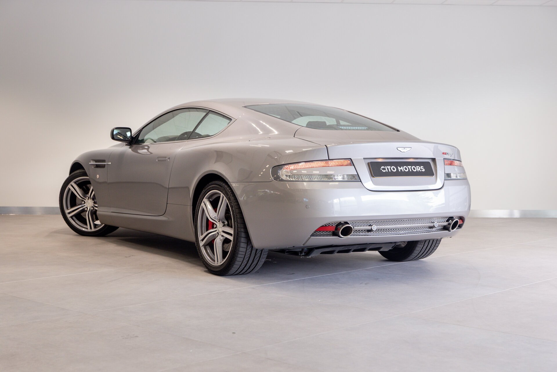 Aston Martin DB9 - foto 6