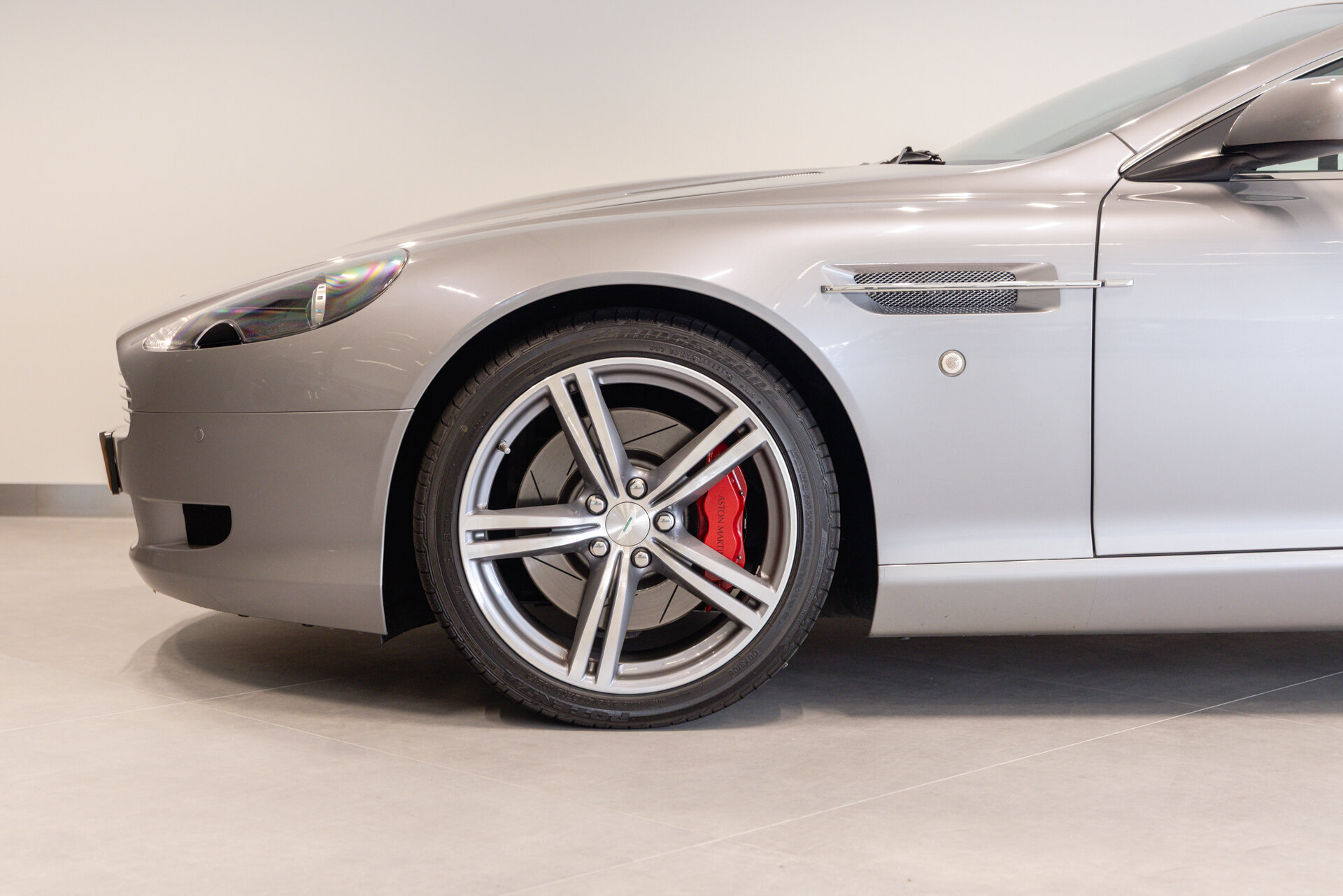 Aston Martin DB9 - foto 10