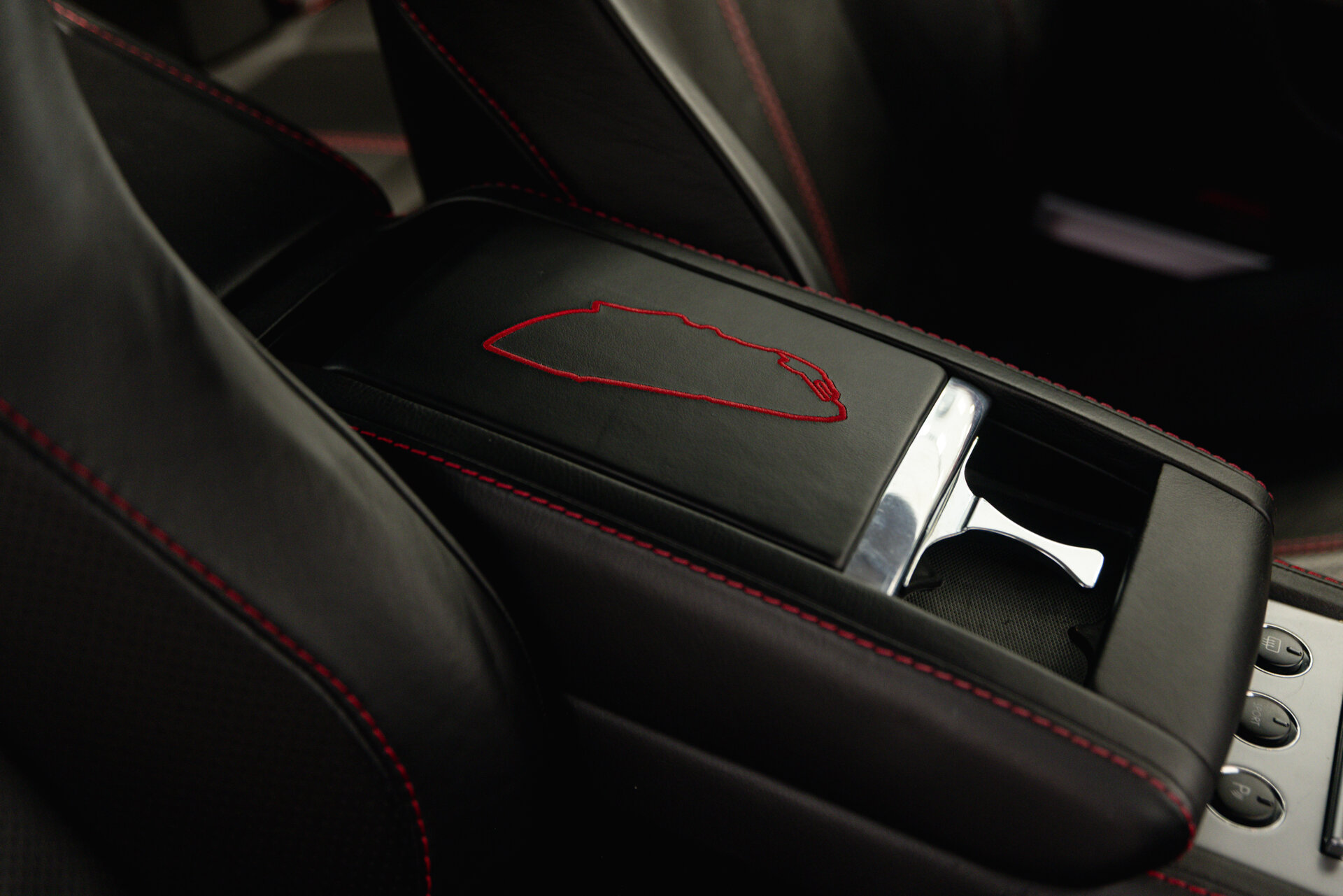 Aston Martin DB9 - foto 12