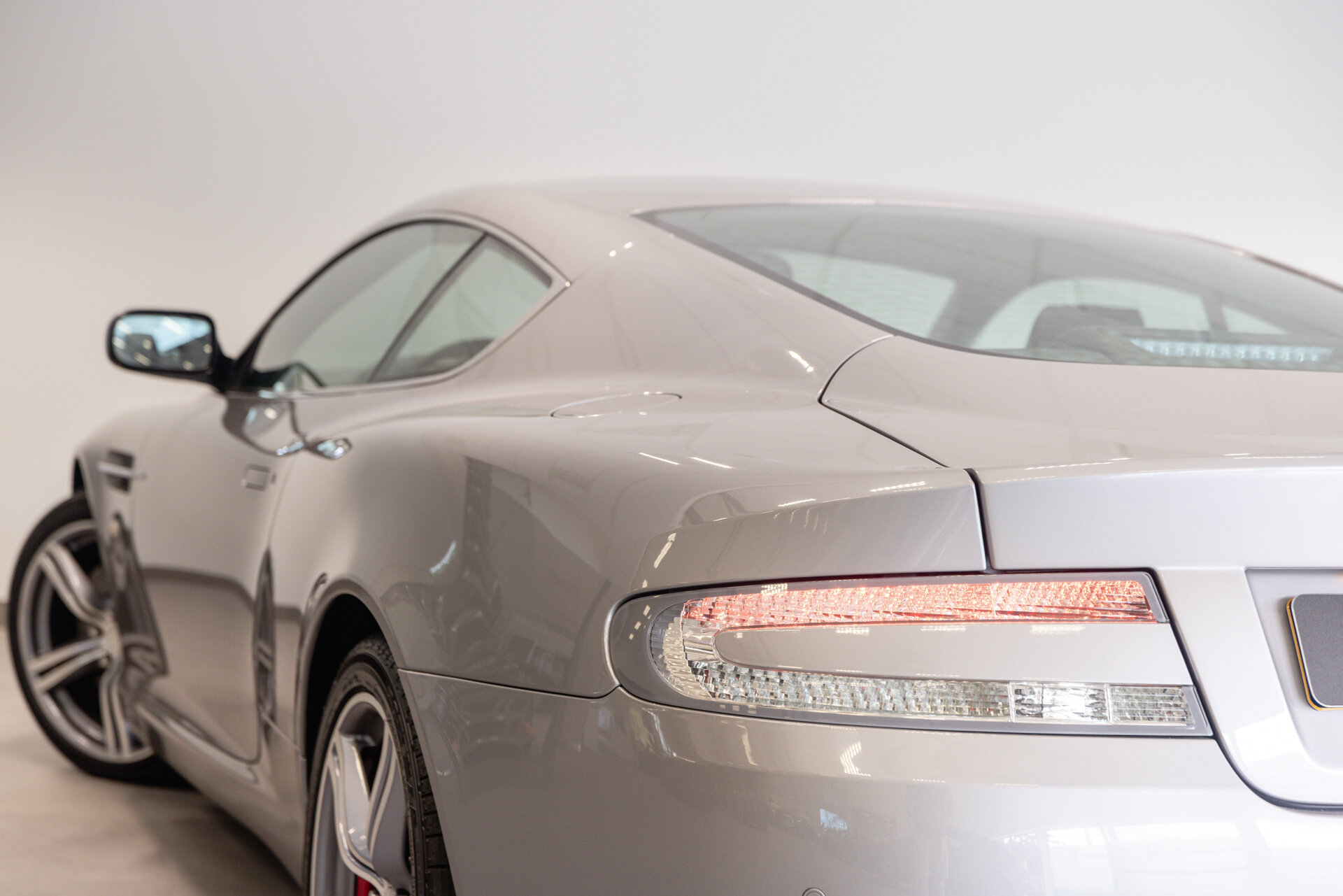 Aston Martin DB9 - foto 14