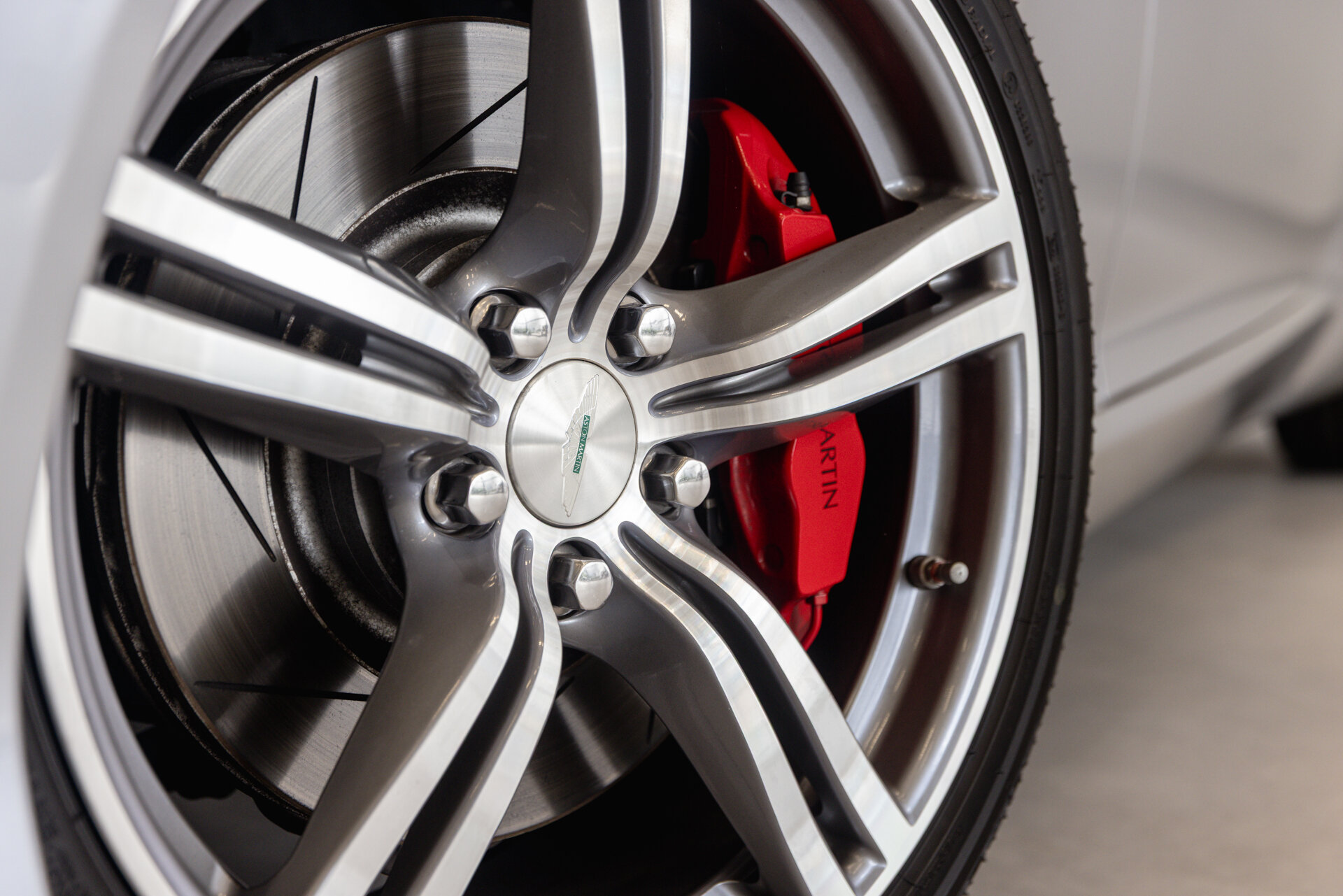 Aston Martin DB9 - foto 18