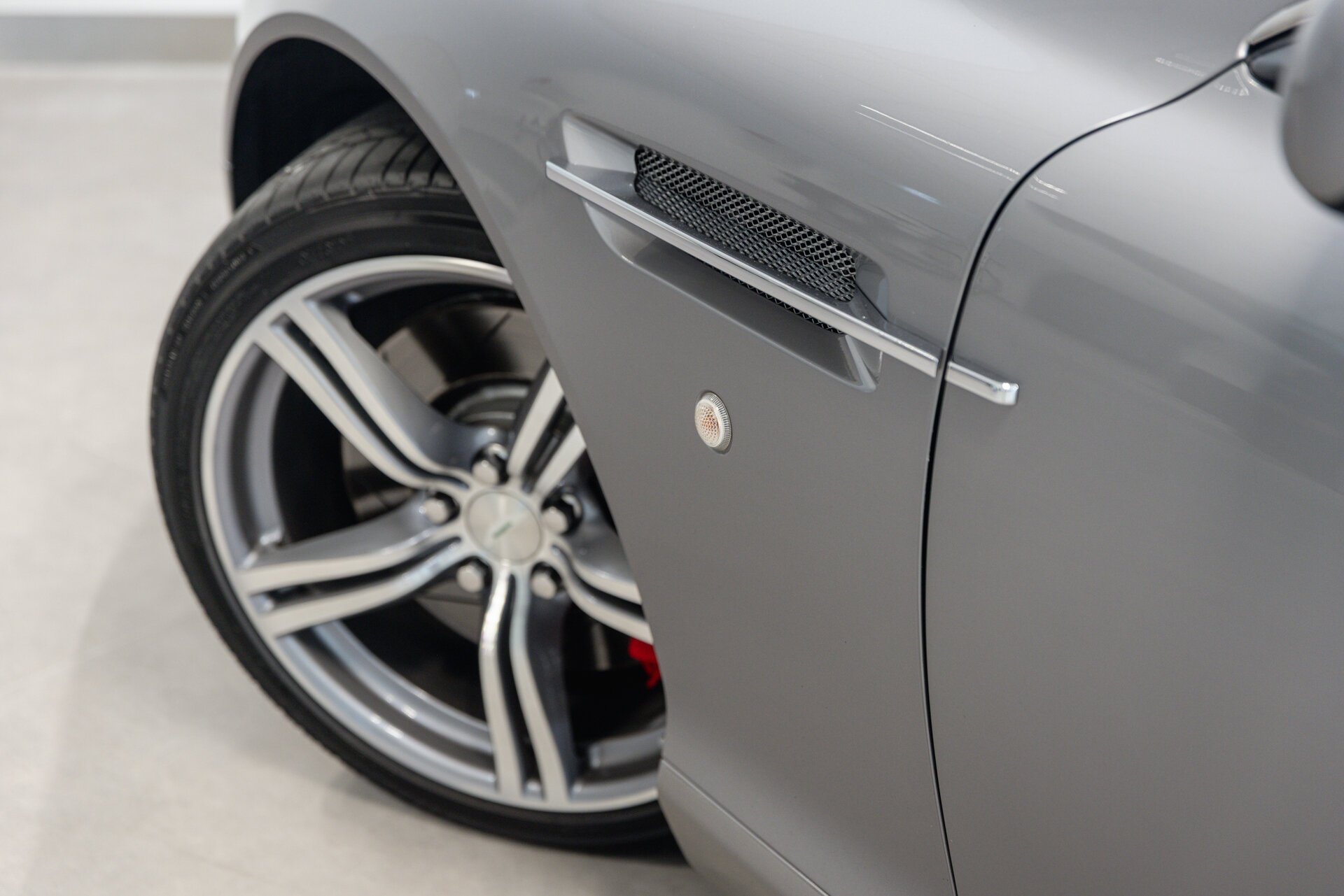 Aston Martin DB9 - foto 25