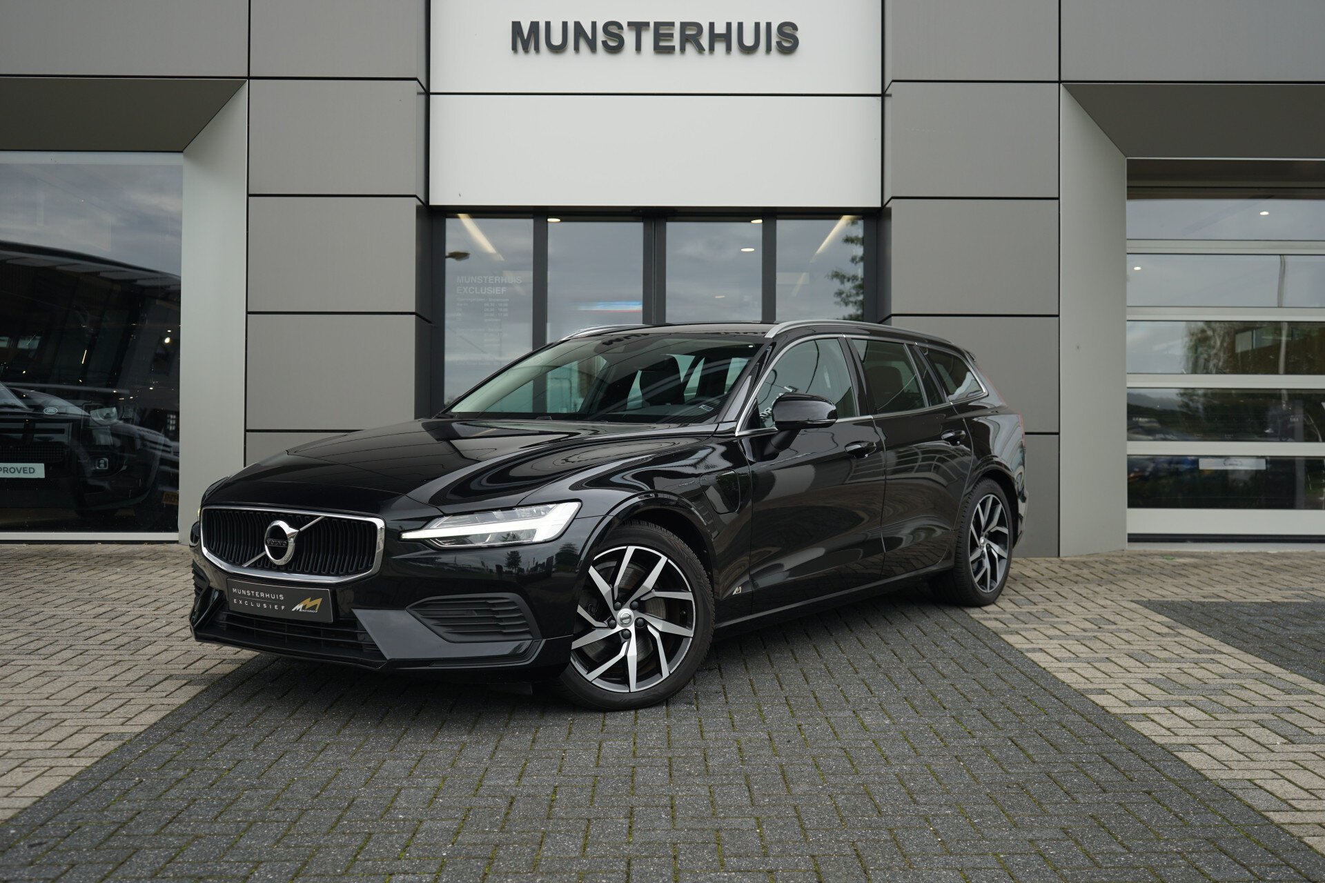 Volvo V60 2.0 T6 Twin Engine AWD Momentum Pro