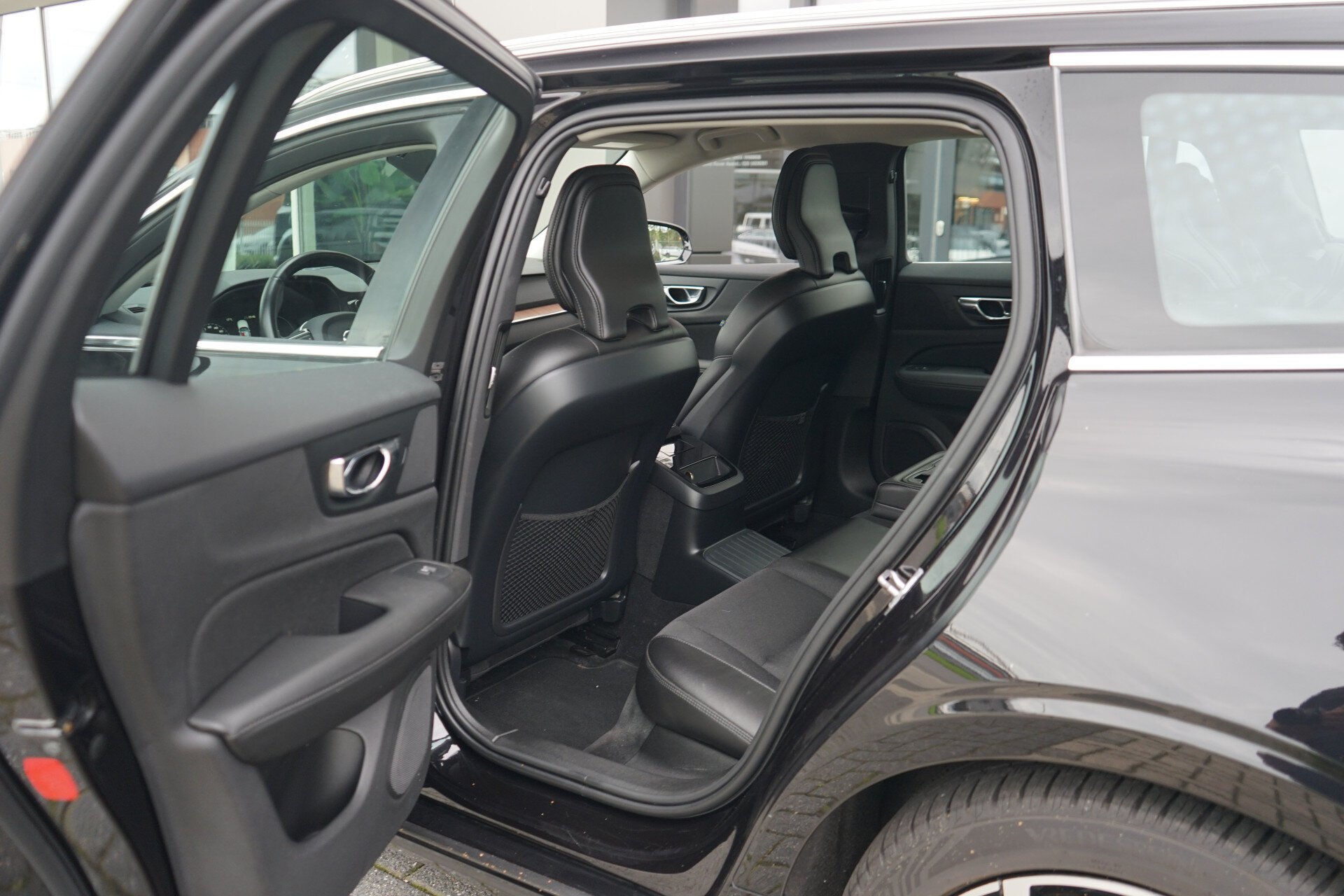 Volvo V60 2.0 T6 Twin Engine AWD Momentum Pro - Afbeelding 5