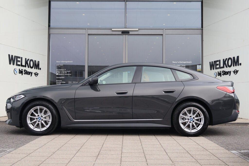 BMW i4 10