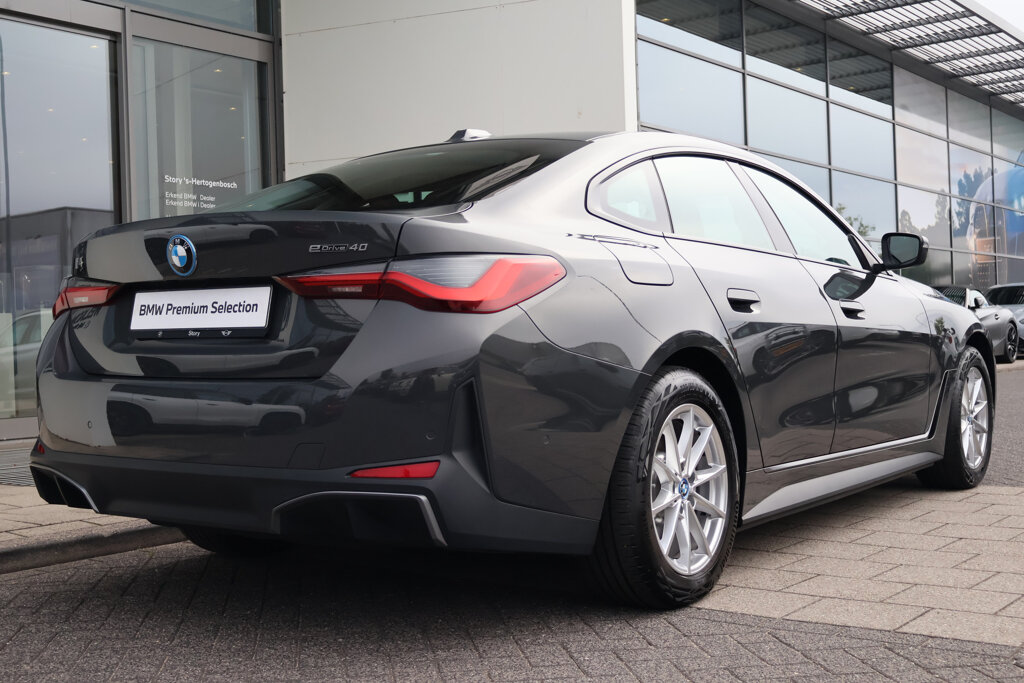 BMW i4 11