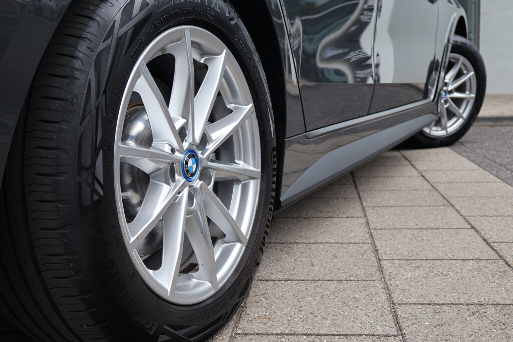 BMW i4 12