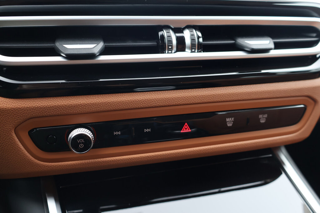 BMW i4 27