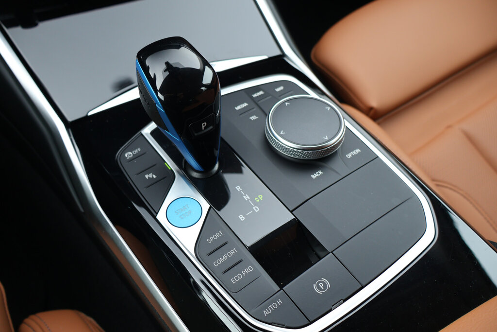 BMW i4 28