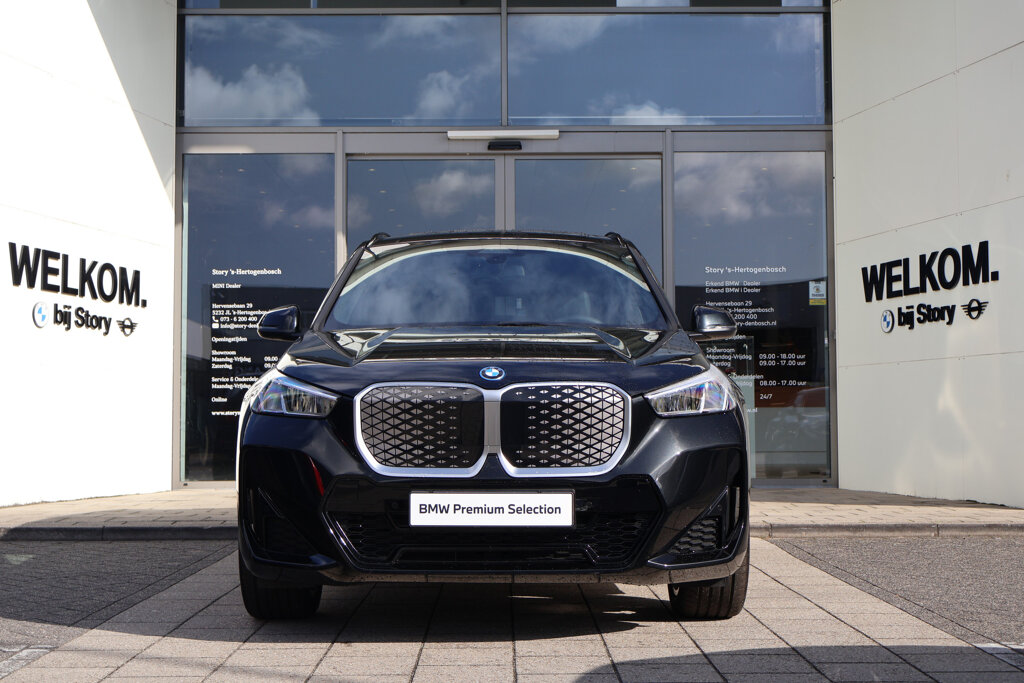 BMW iX1 3