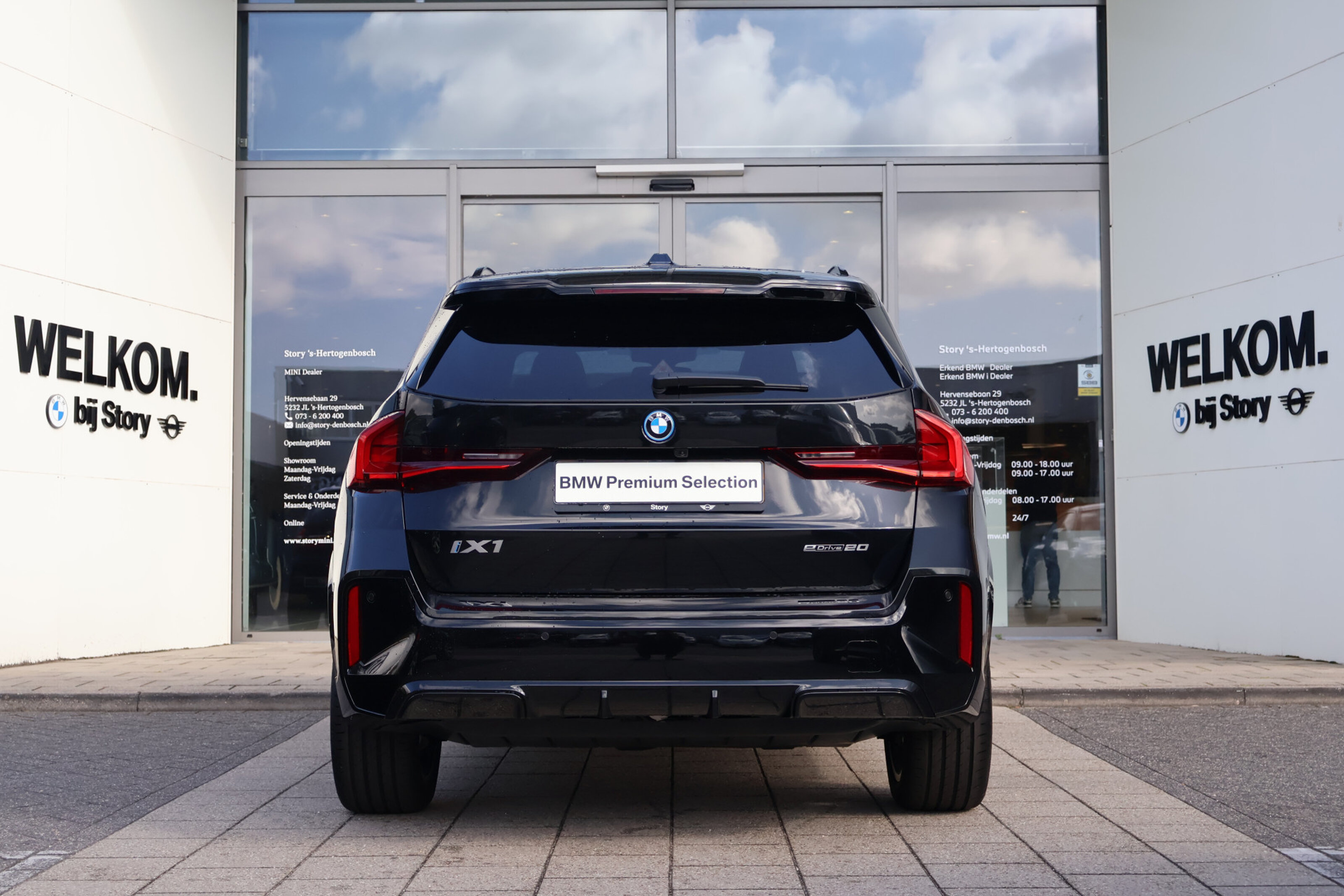 BMW iX1 8