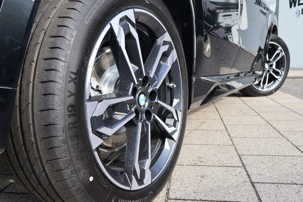 BMW iX1 10