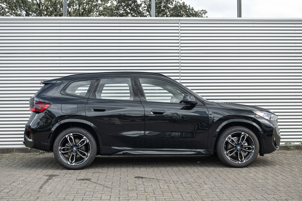 BMW iX1 3