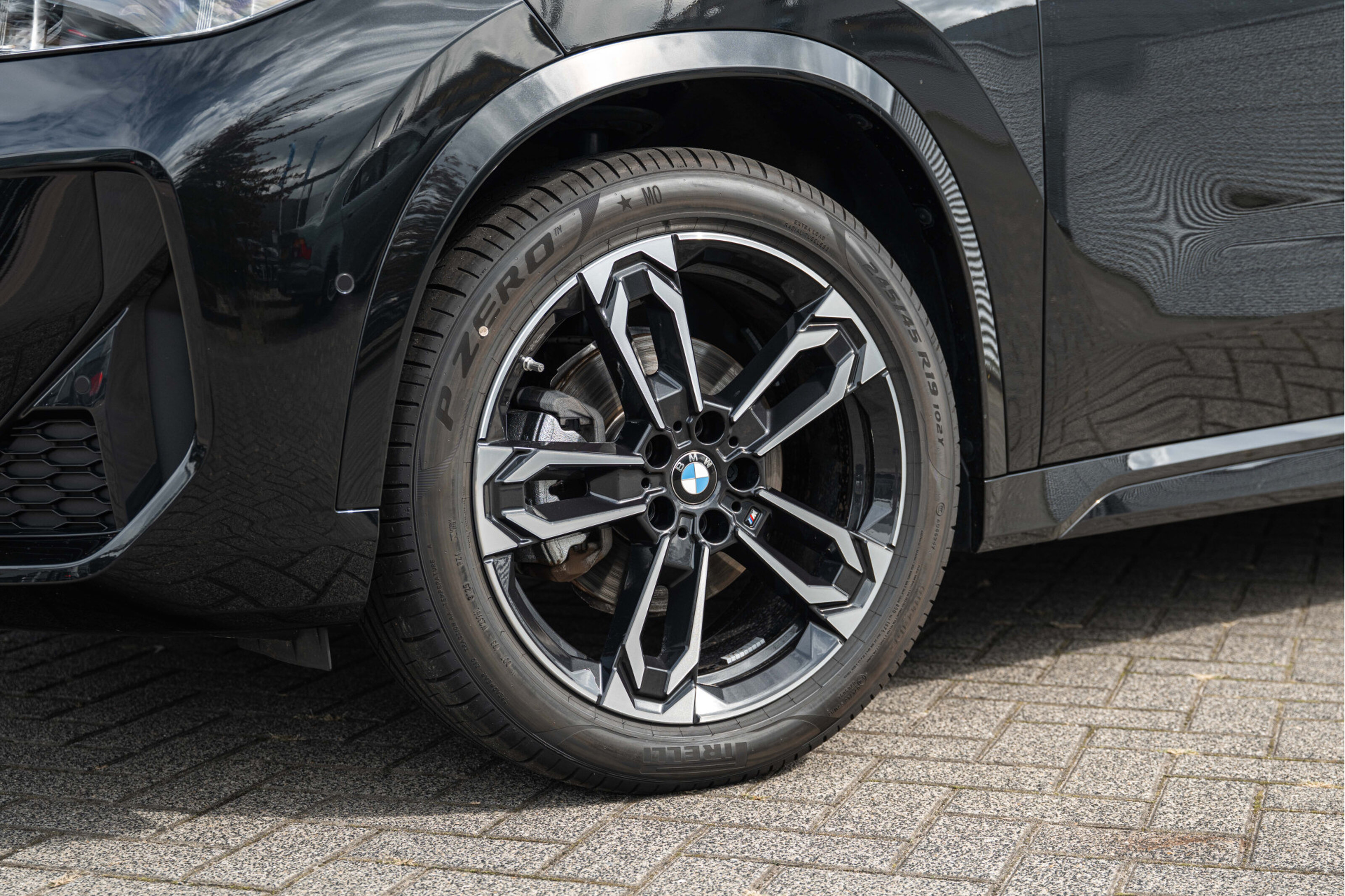BMW iX1 8