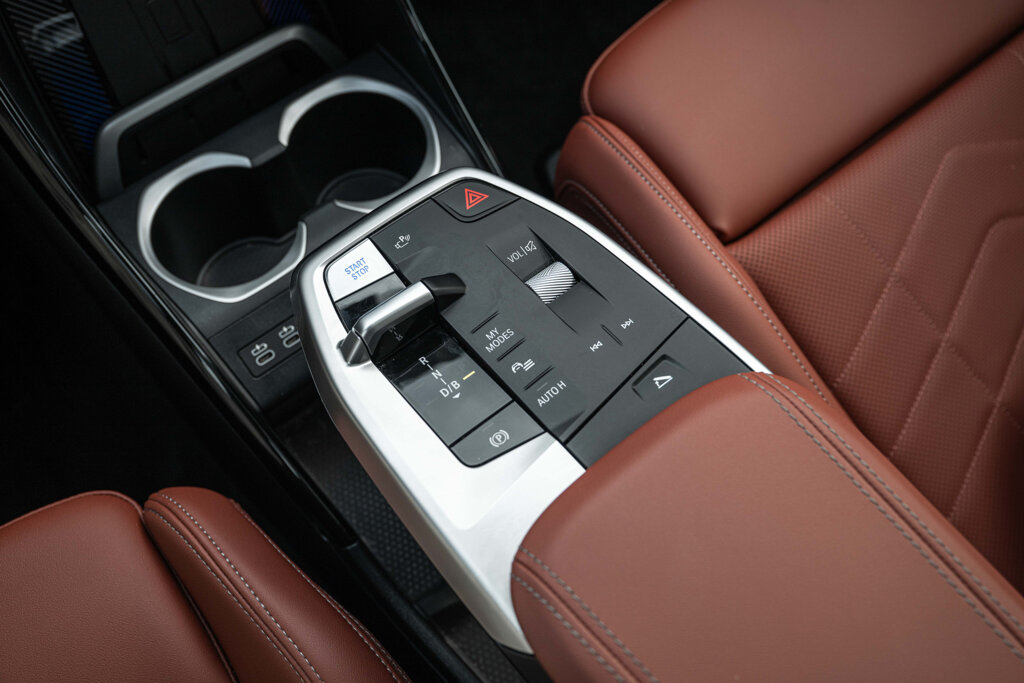 BMW iX1 12