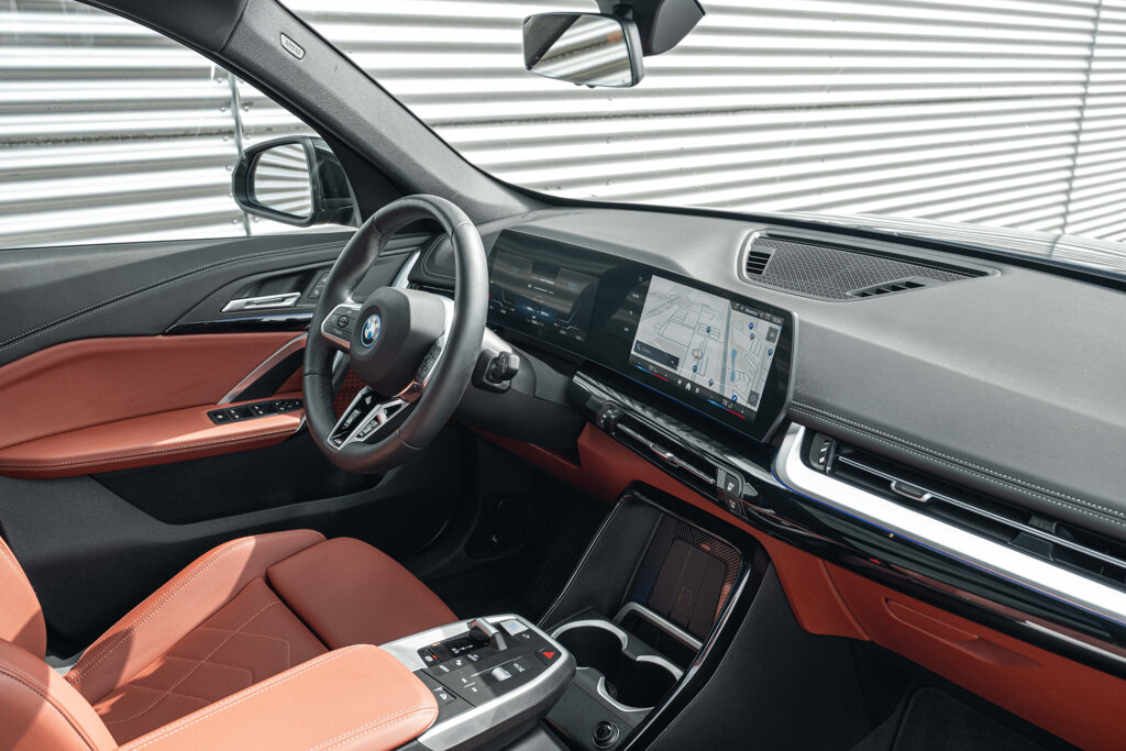 BMW iX1 13
