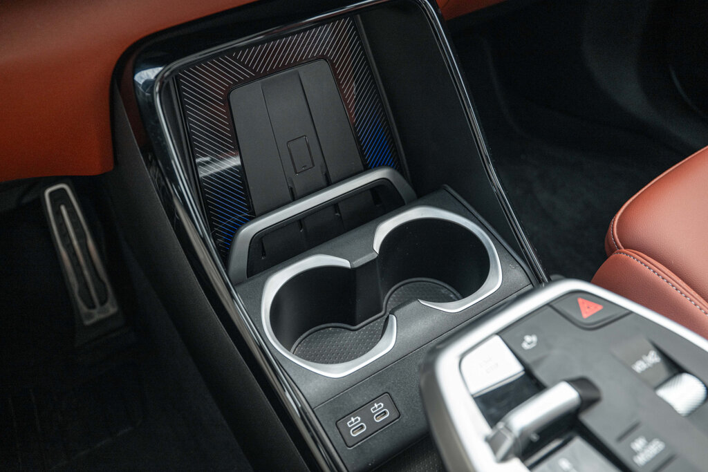 BMW iX1 14