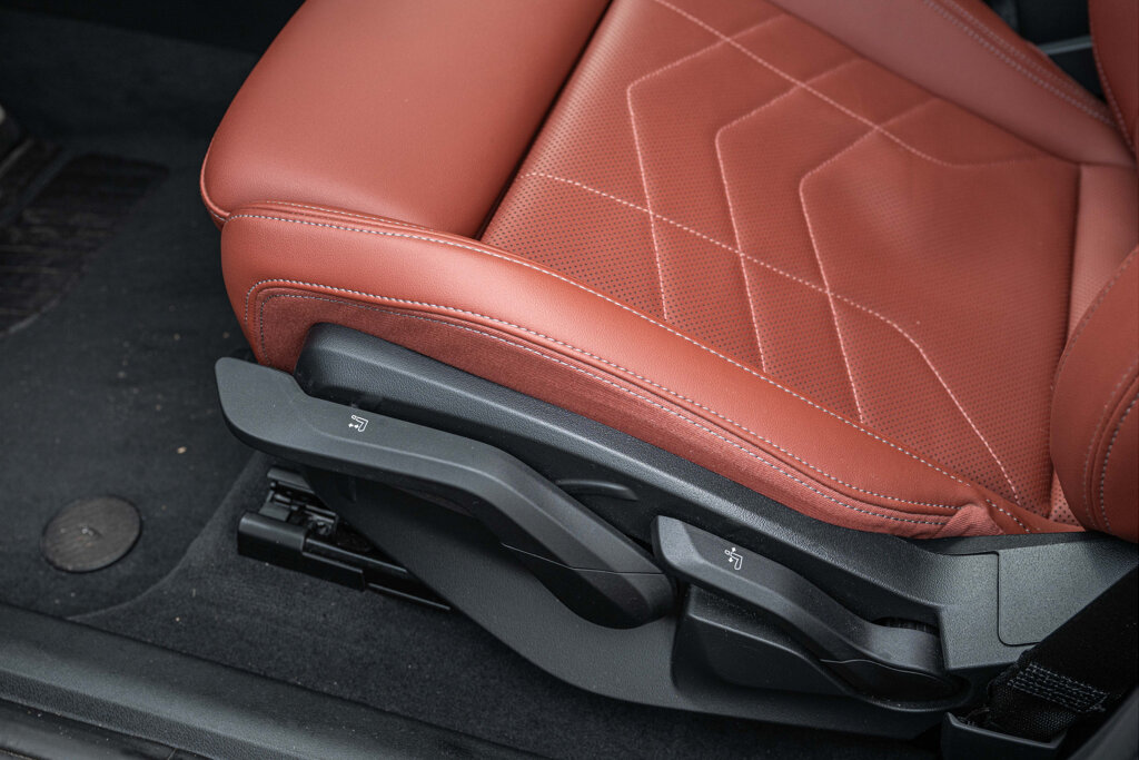 BMW iX1 23