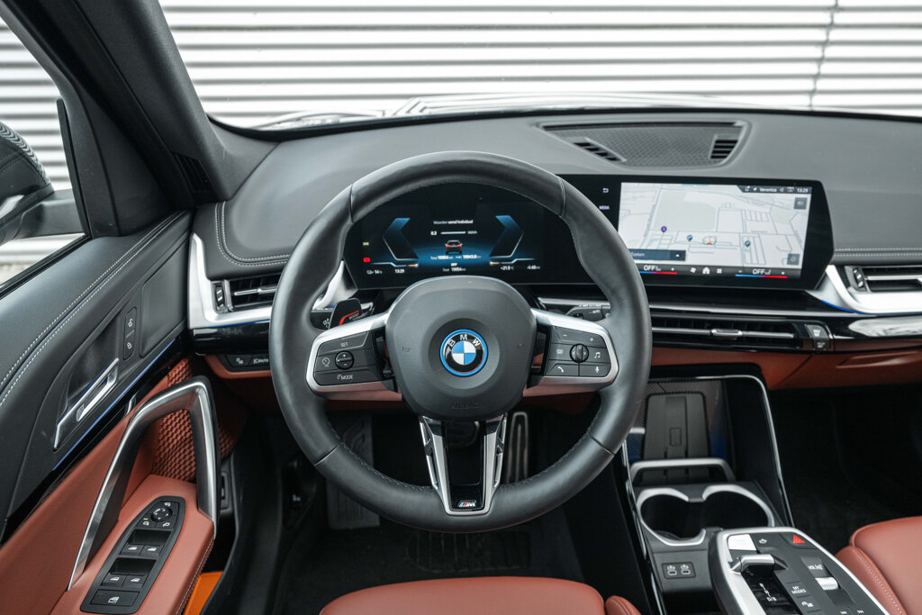 BMW iX1 27