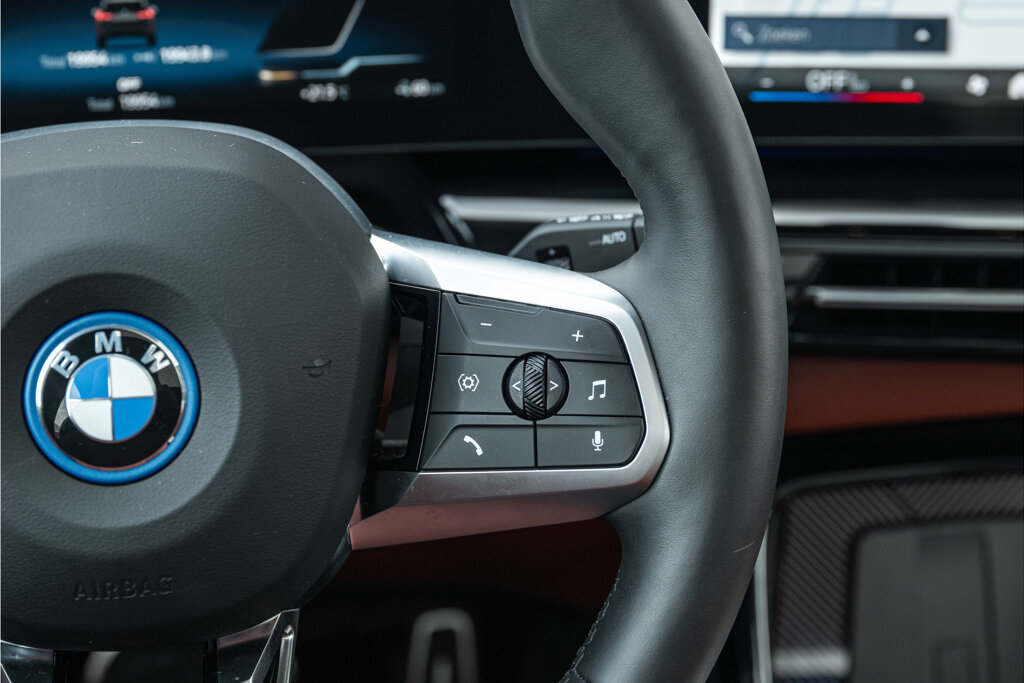 BMW iX1 29