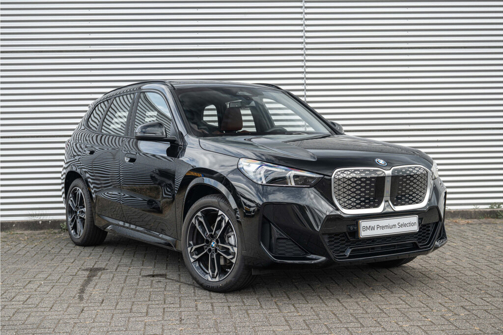 BMW iX1 31