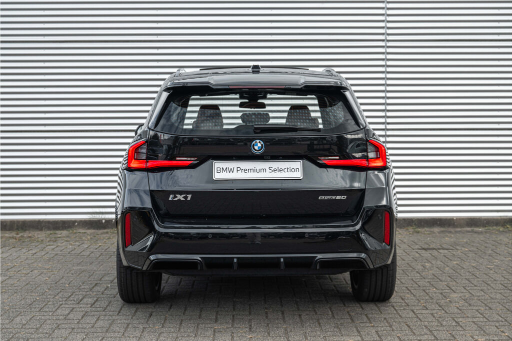 BMW iX1 32