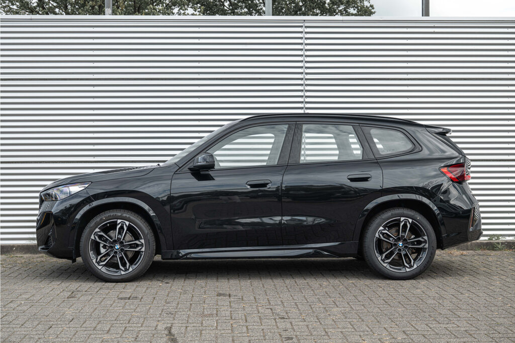 BMW iX1 35