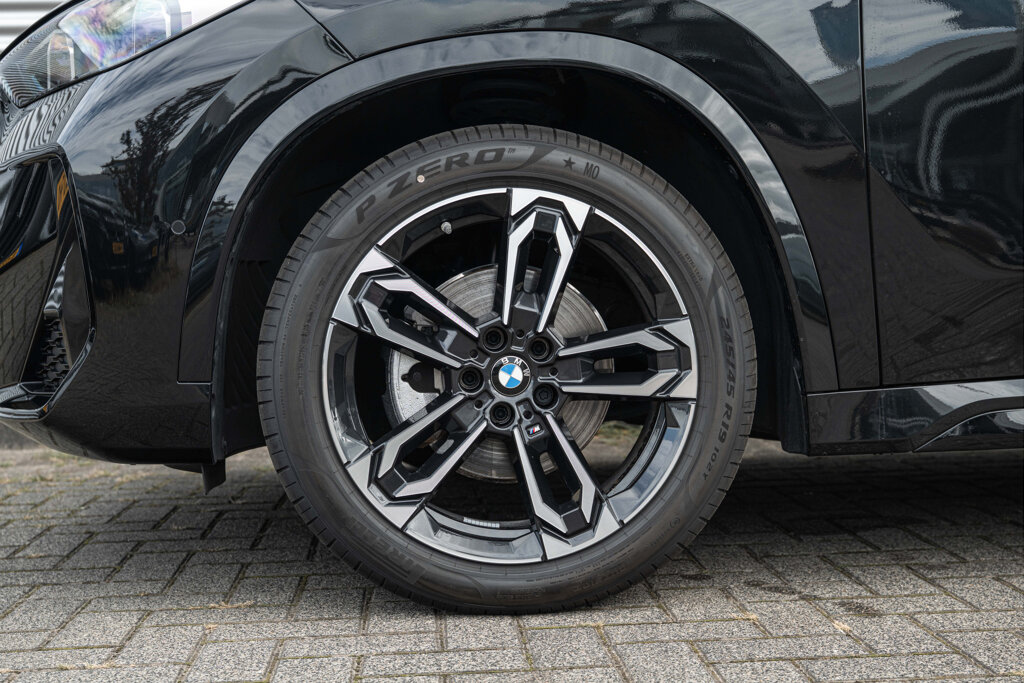 BMW iX1 36