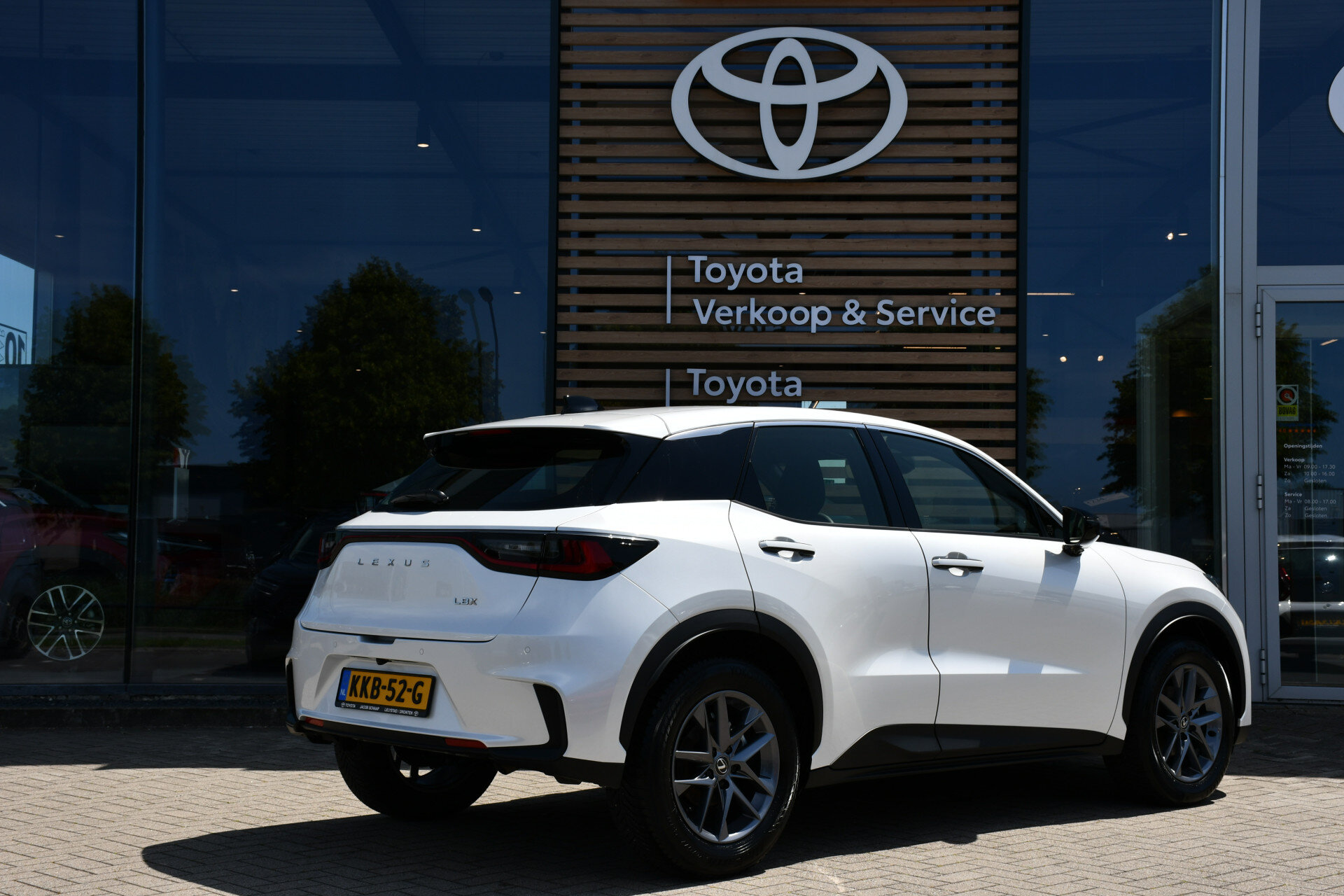 Lexus LBX Business Line 2WD Limited Automaat 136pk - Afbeelding 3
