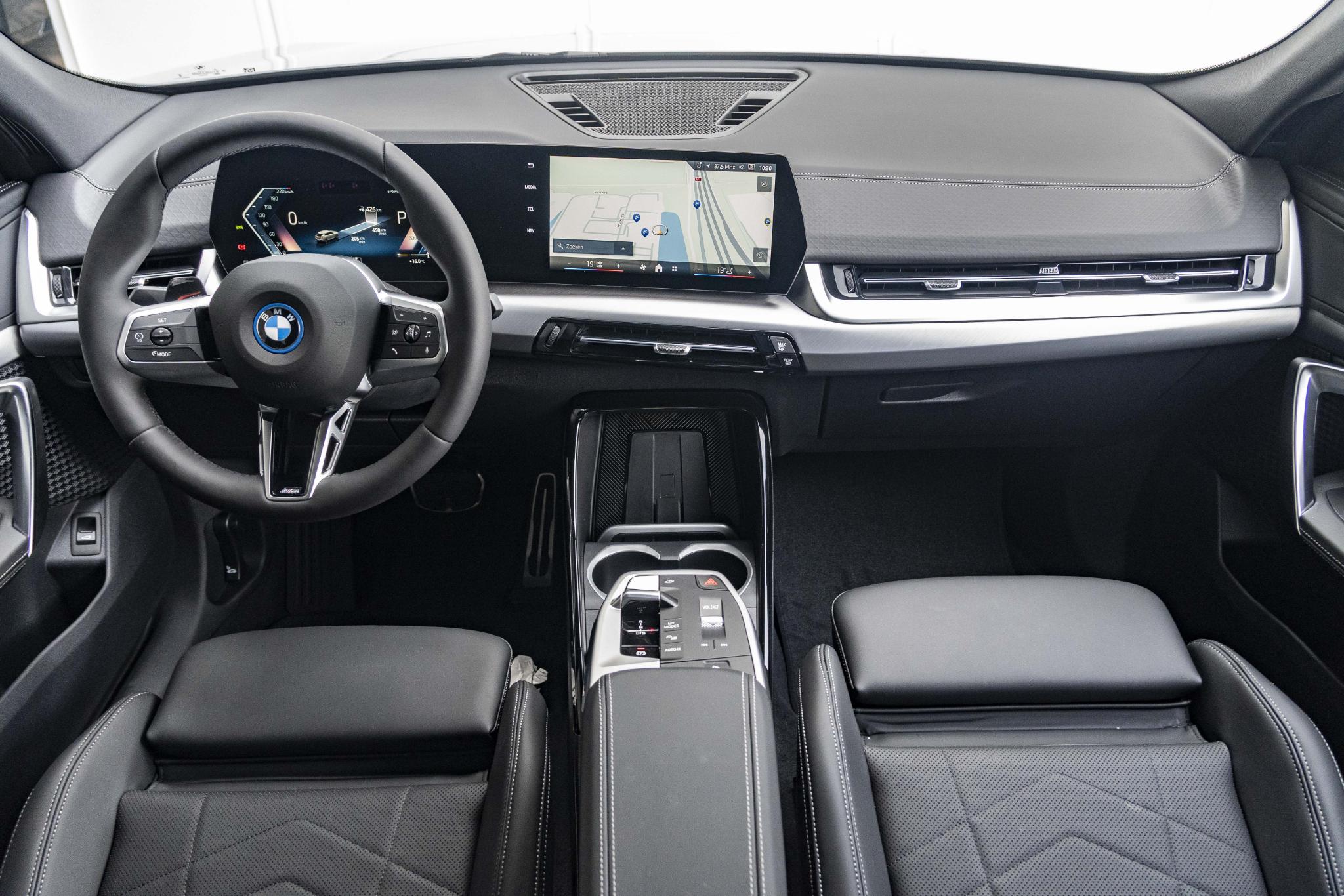 BMW iX2 eDrive20 Pure Edition 67 kWh - Afbeelding 3