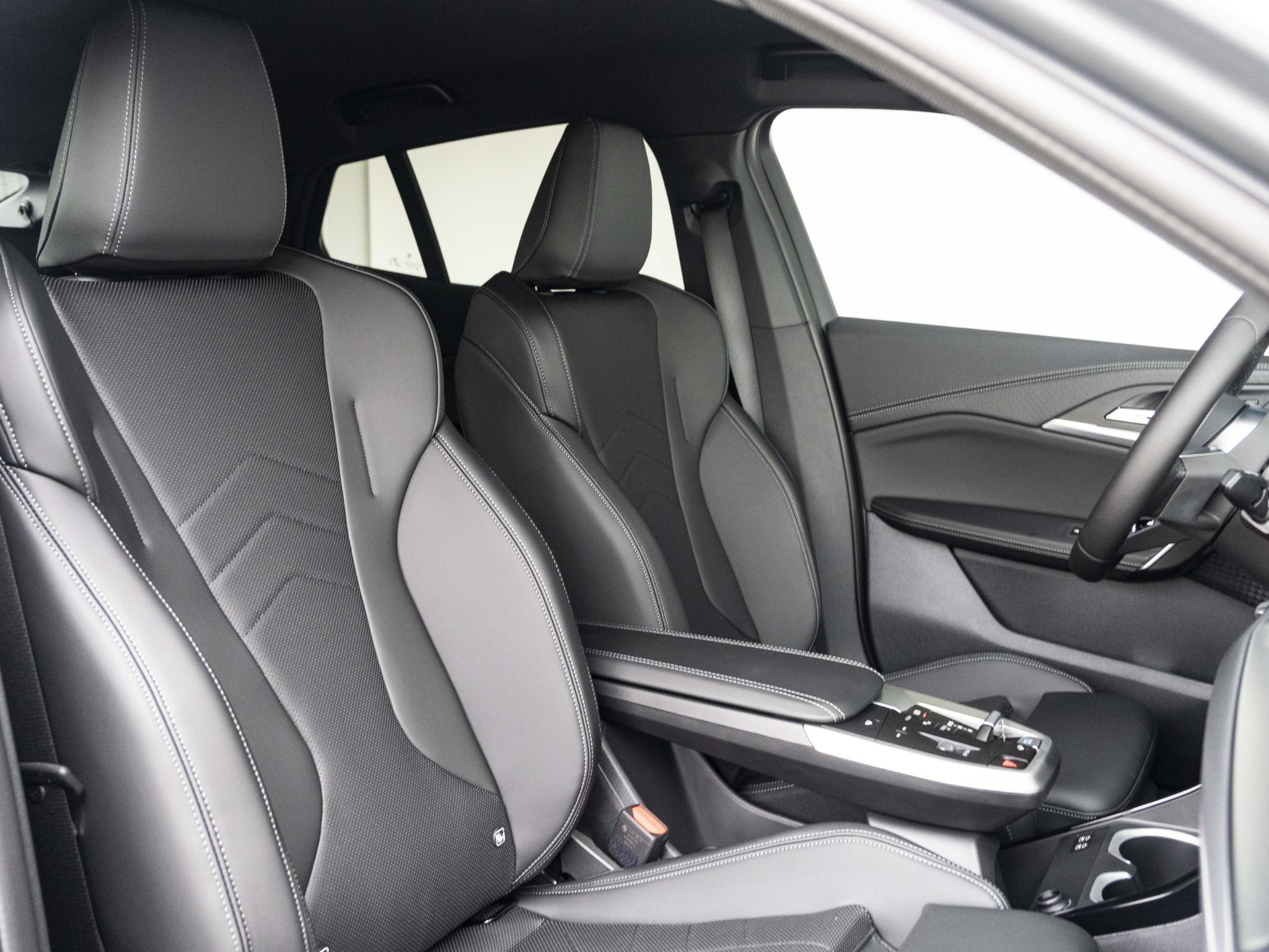 BMW iX2 eDrive20 Pure Edition 67 kWh - Afbeelding 4