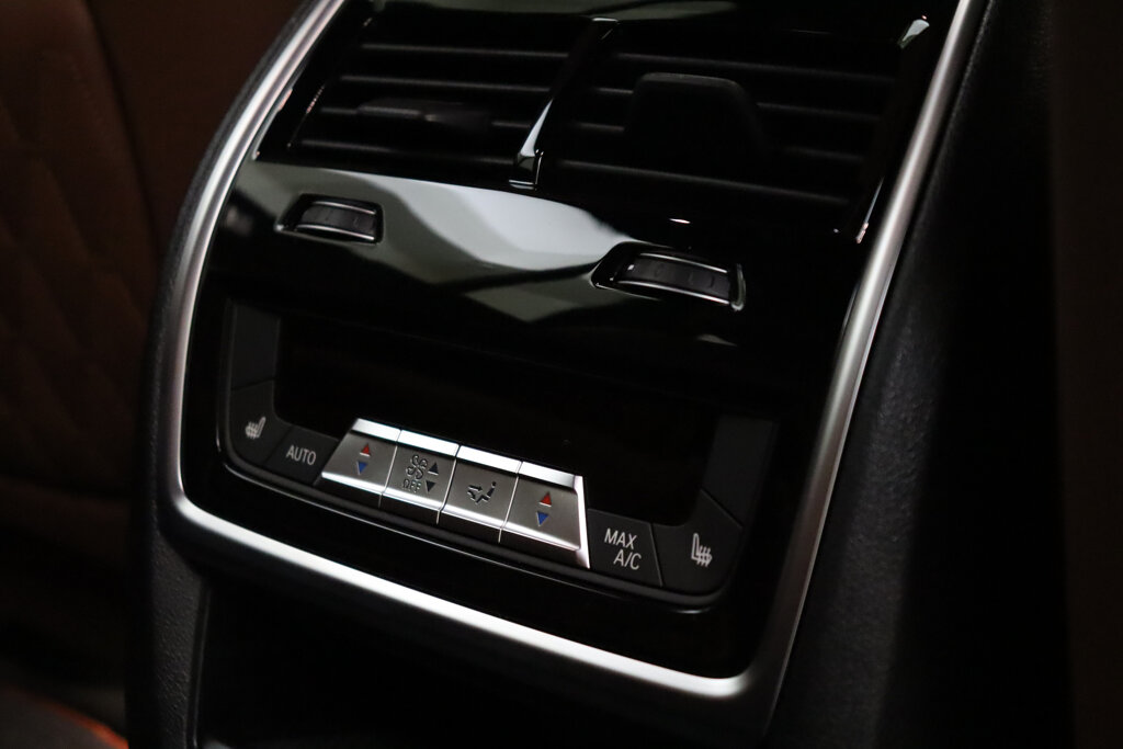 BMW X7 25