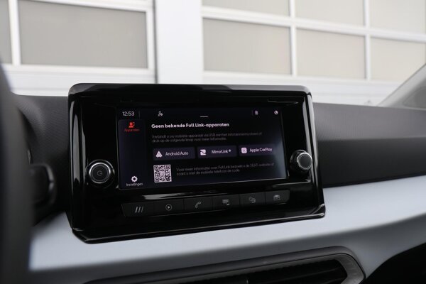 Apple Carplay/Android Auto Apple Carplay/Android Auto