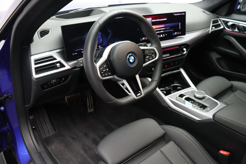 BMW i4 12