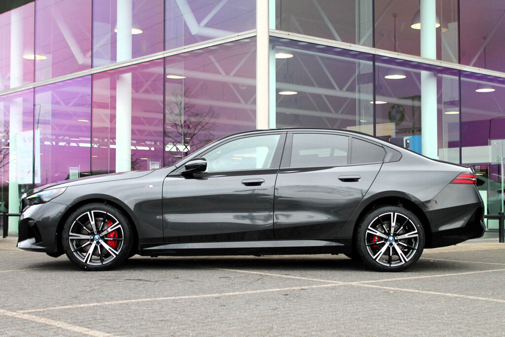 BMW i5 5