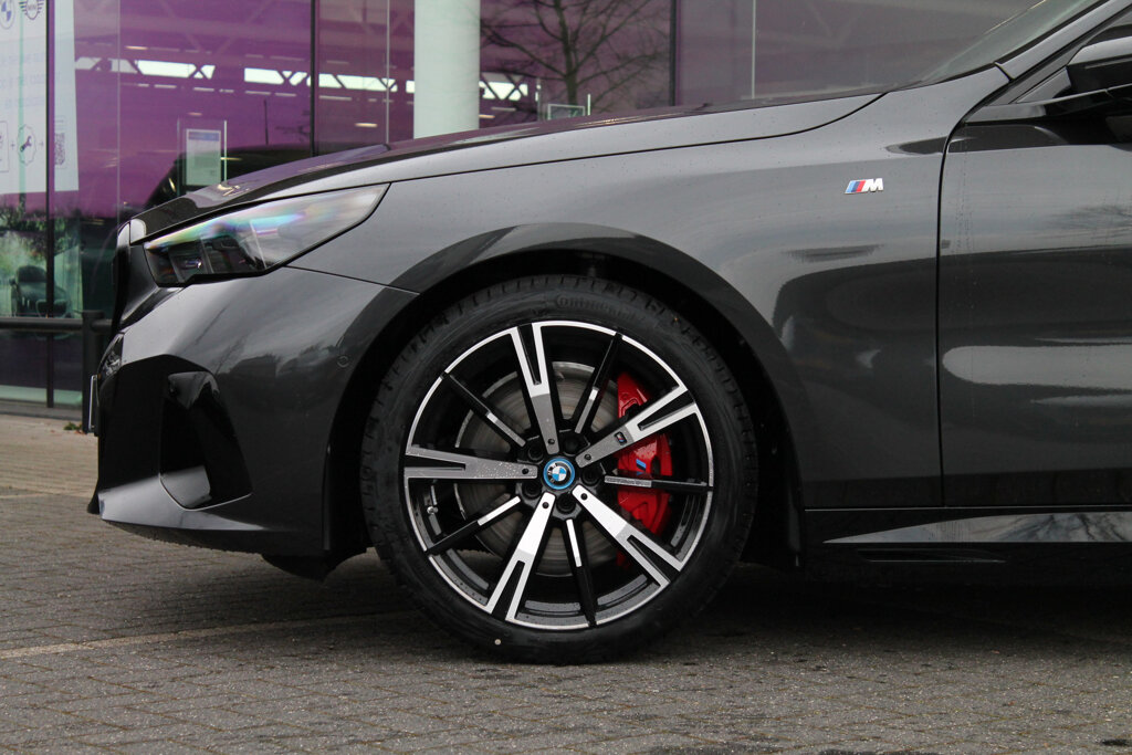BMW i5 19