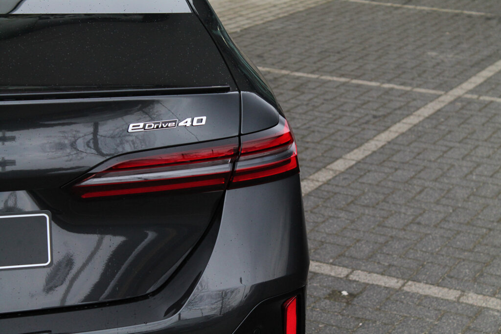 BMW i5 21