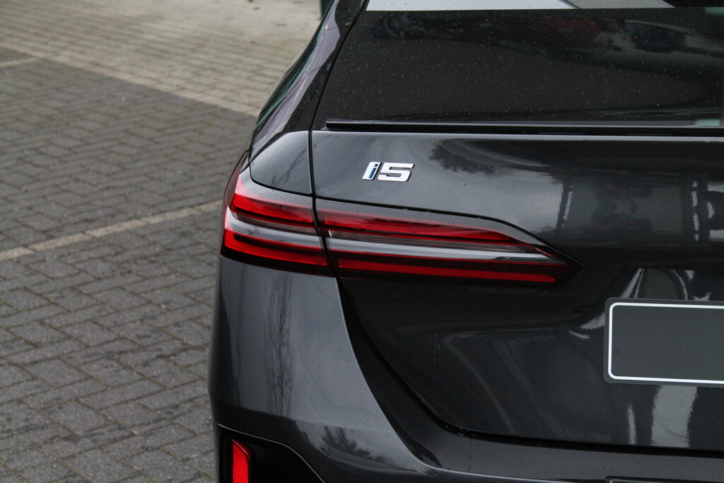 BMW i5 22