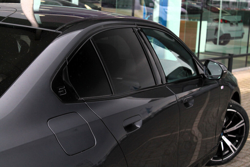 BMW i5 24