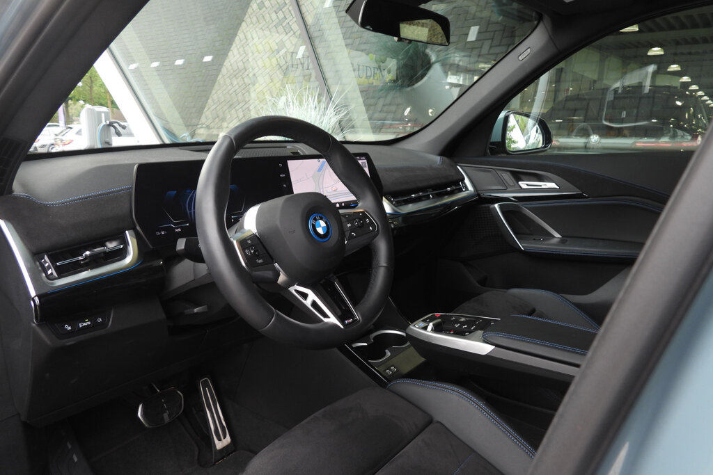 BMW iX1 10