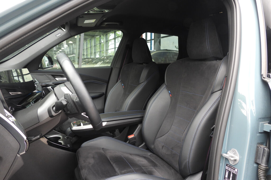 BMW iX1 14