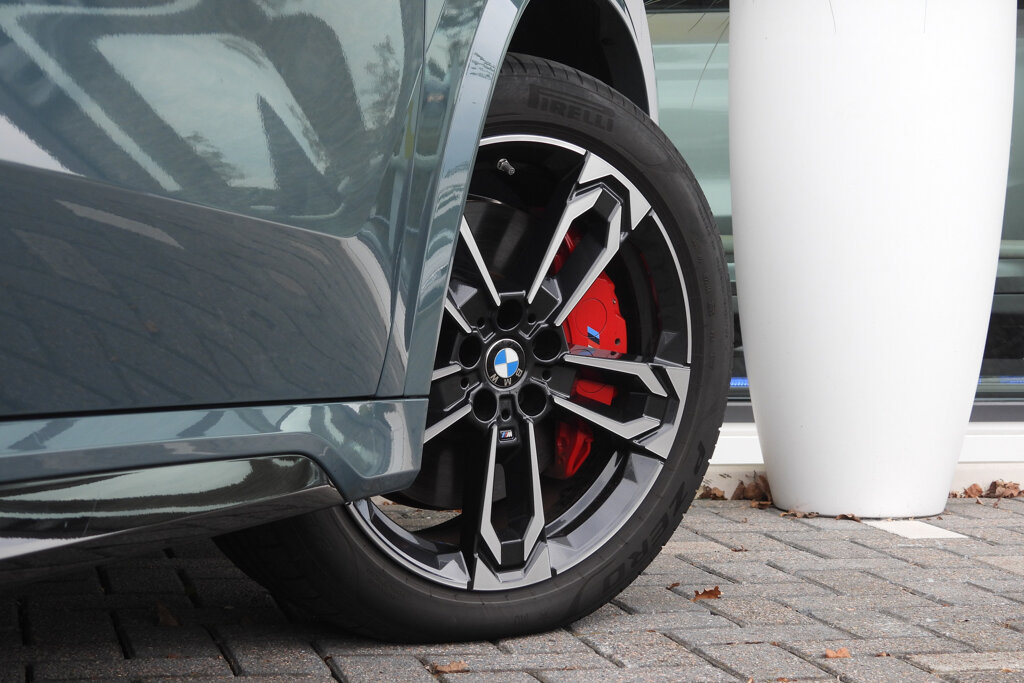 BMW iX1 21