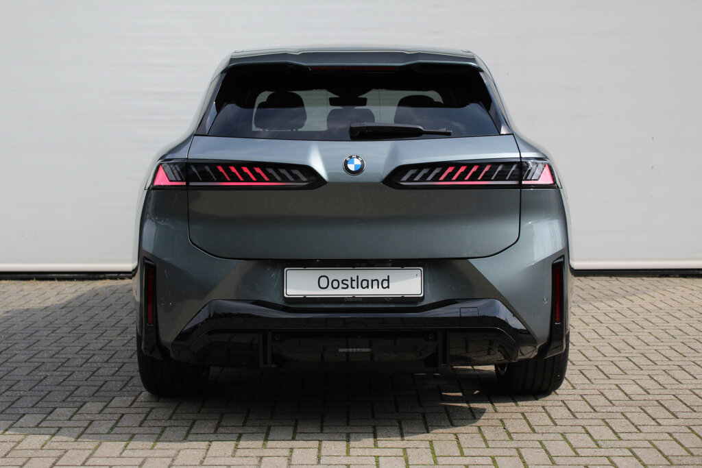 BMW iX3 5