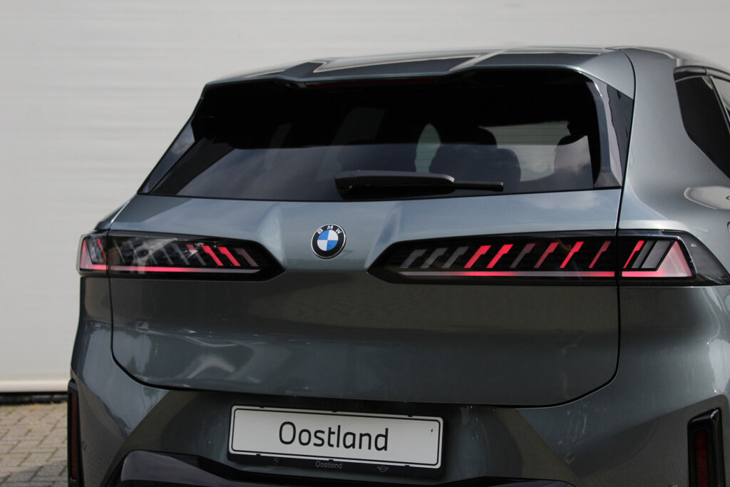BMW iX3 11