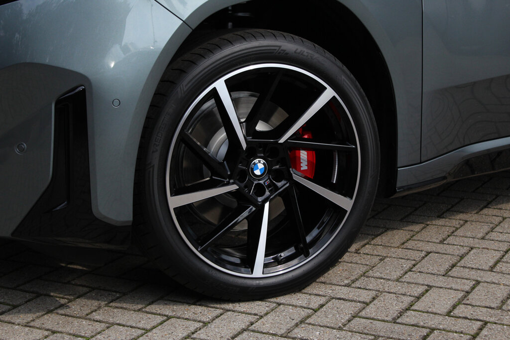 BMW iX3 12