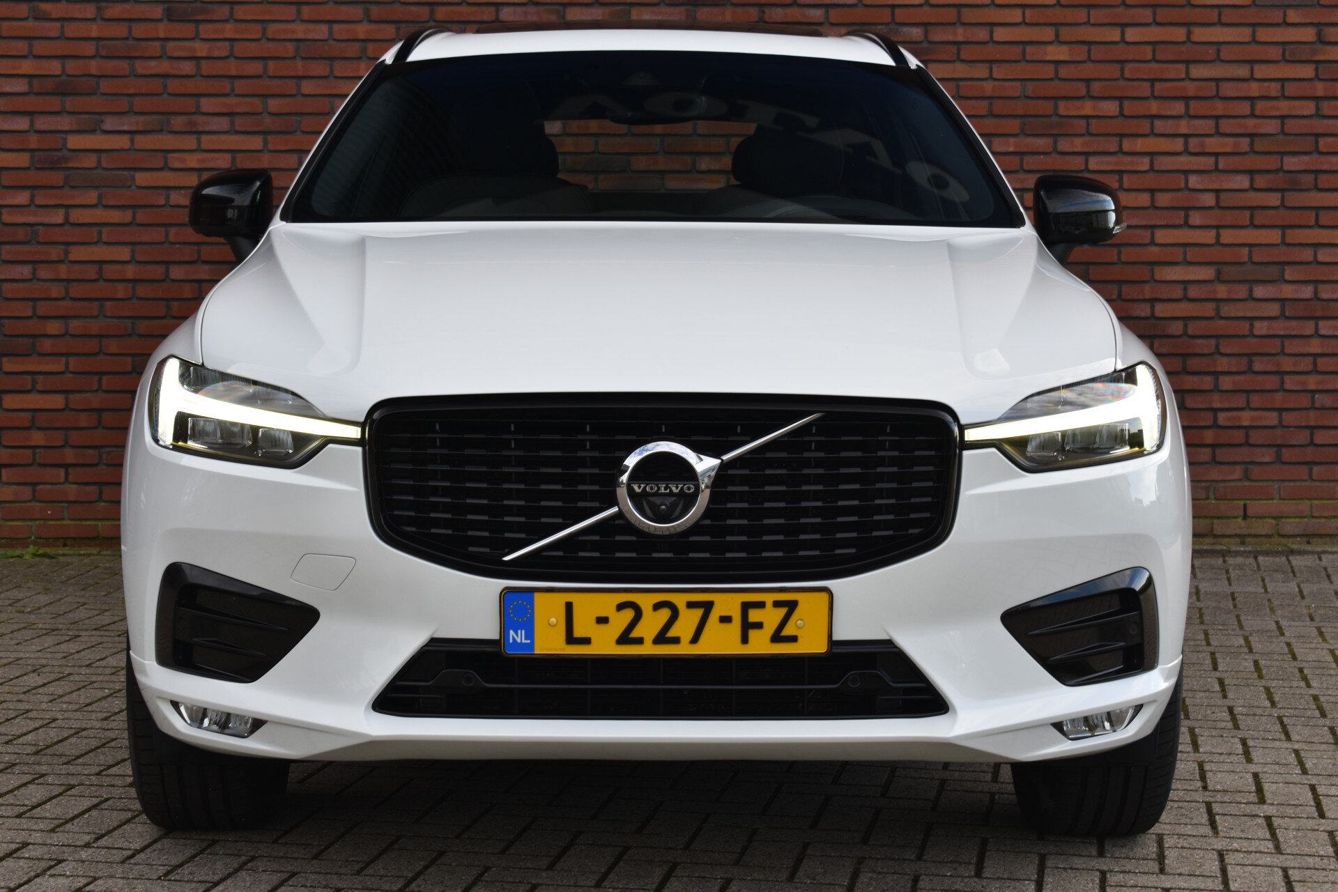Volvo XC60 B5 252PK R-Design - Afbeelding 4